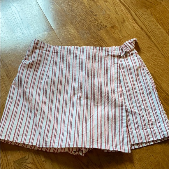 Red and white skort - Picture 1 of 3